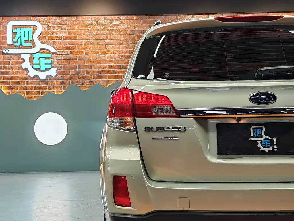 Subaru Outback 2011 — фото 12