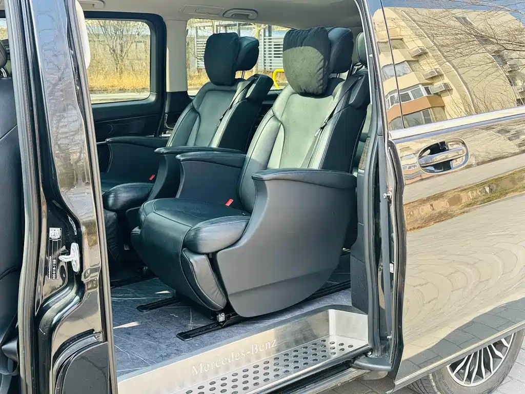 Mercedes-Benz V-Class 2018 — фото 9
