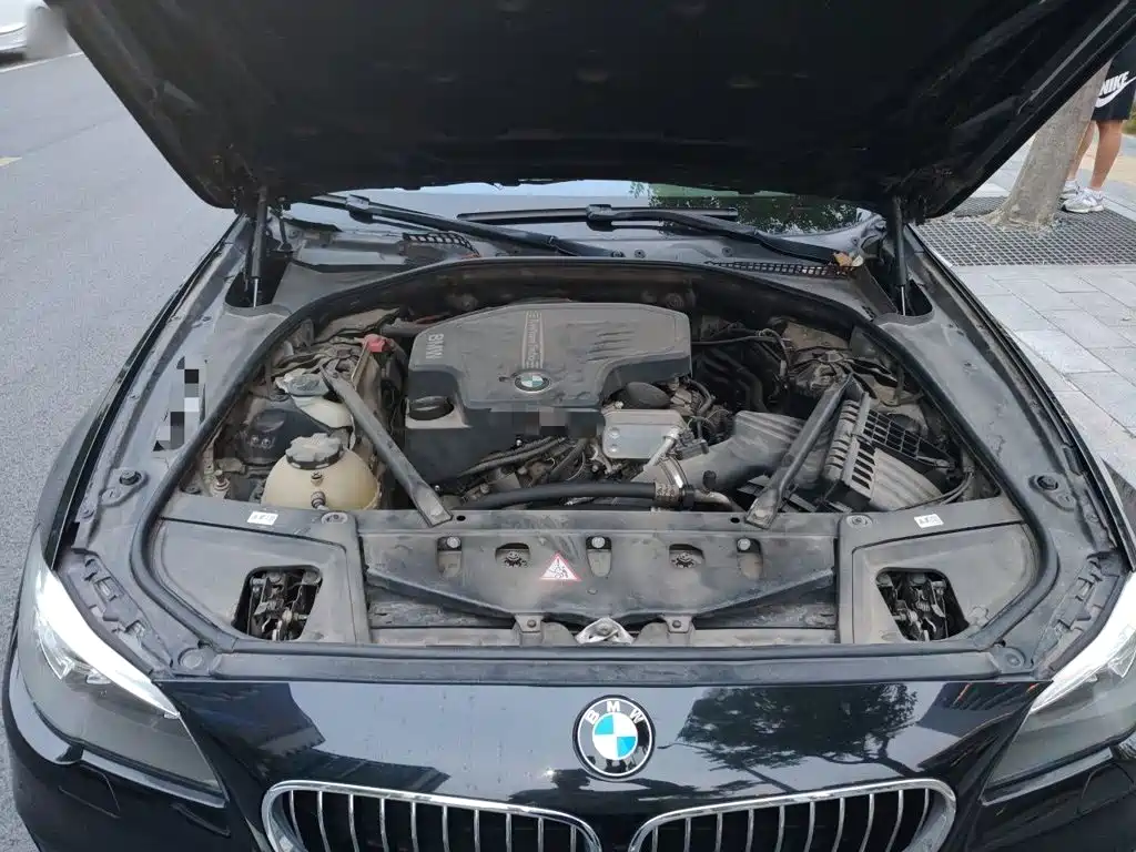 BMW 5 Series 2015 — фото 11