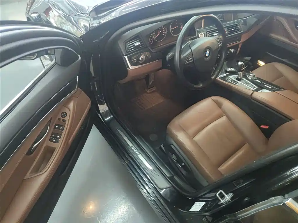 BMW 5 Series 2015 — фото 16