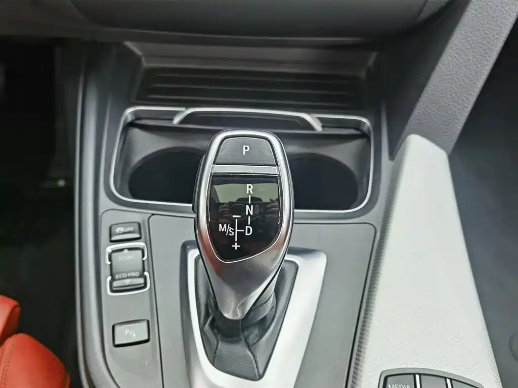 BMW 3 Series 2017 — фото 13