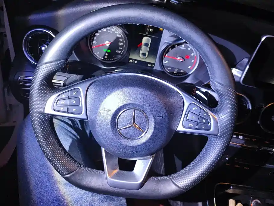 Mercedes-Benz C-Class 2018 — фото 15
