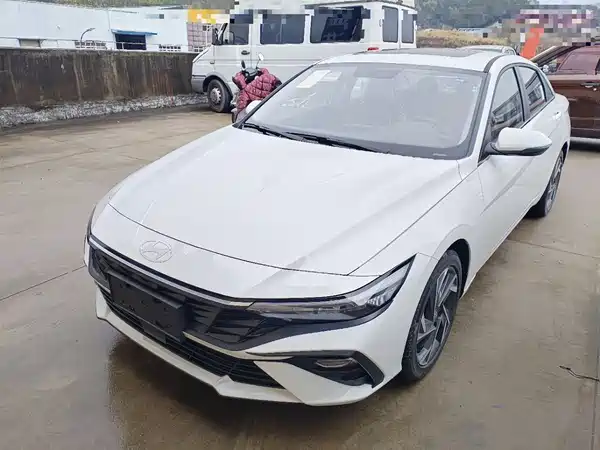 Hyundai Elantra 2023
