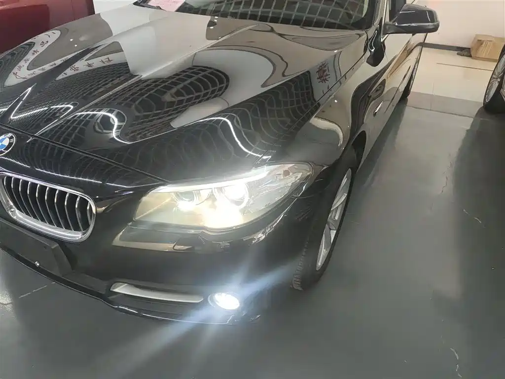 BMW 5 Series 2015 — фото 24