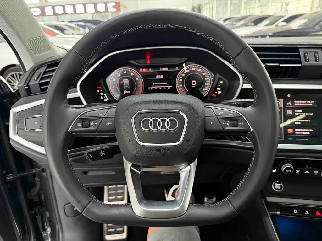 Audi Q3 2023 — фото 11