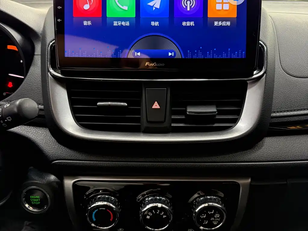 Toyota Yaris L 2022 — фото 16