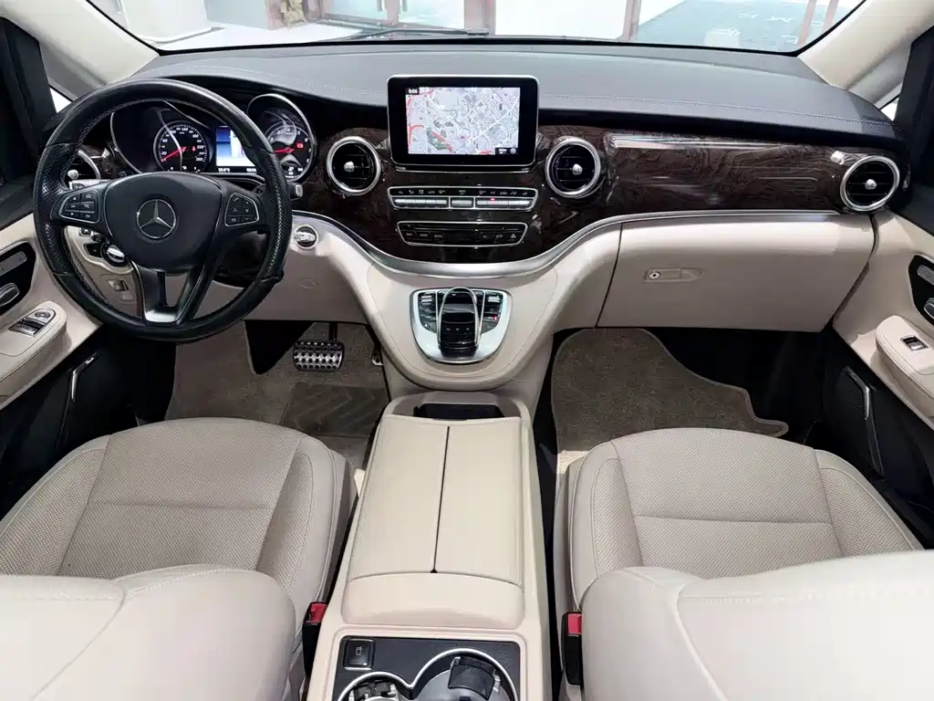 Mercedes-Benz V-Class 2019 — фото 21