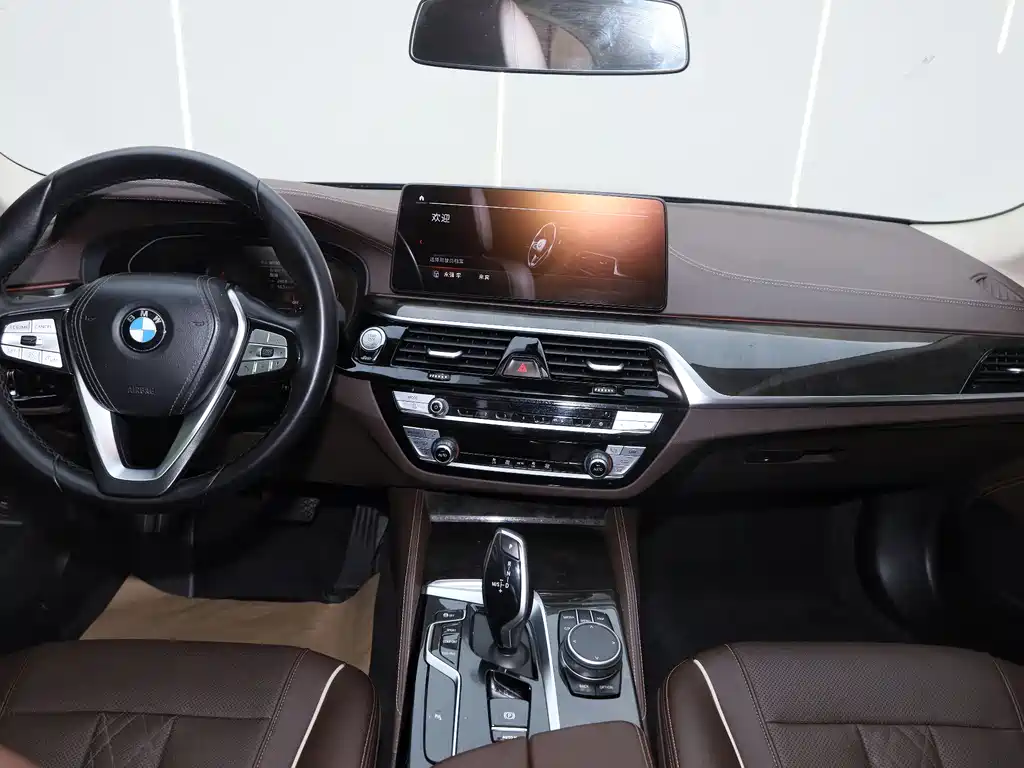 BMW 5 Series 2022 — фото 24