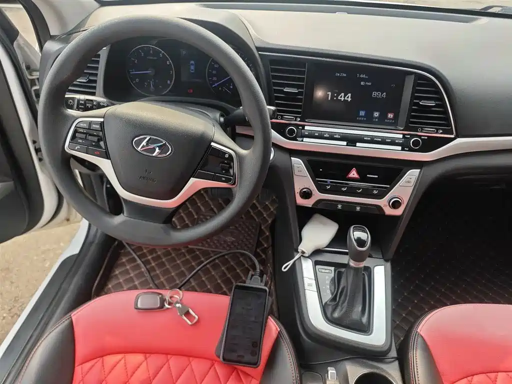 Hyundai Elantra 2016 — фото 6