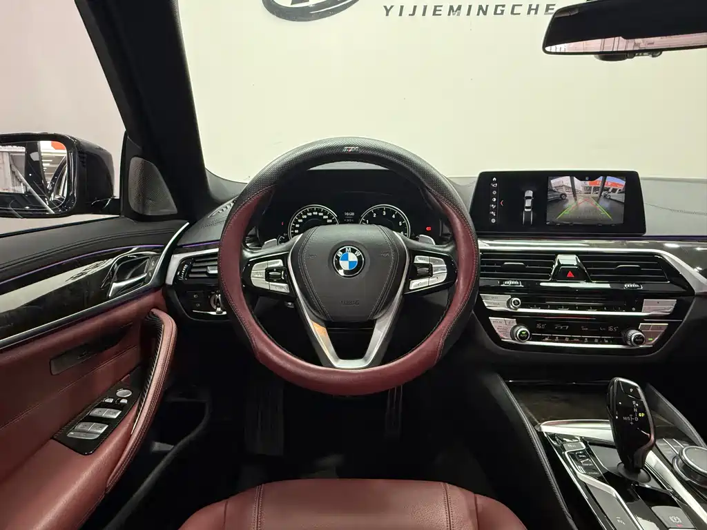 BMW 5 Series 2018 — фото 10