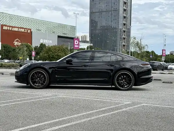 Porsche Panamera 2022