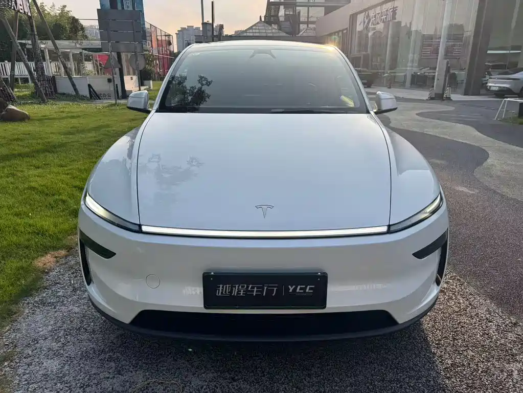Tesla Model Y 2025 — фото 2