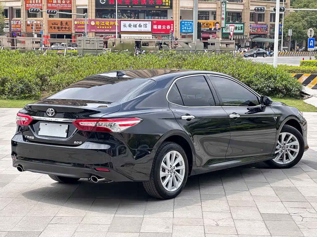 Toyota Camry 2023 — фото 5