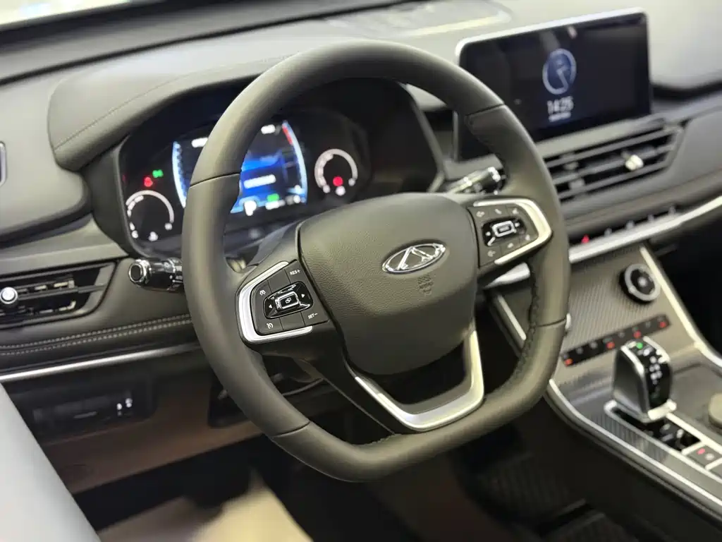 Chery Tiggo 8 2023 — фото 13