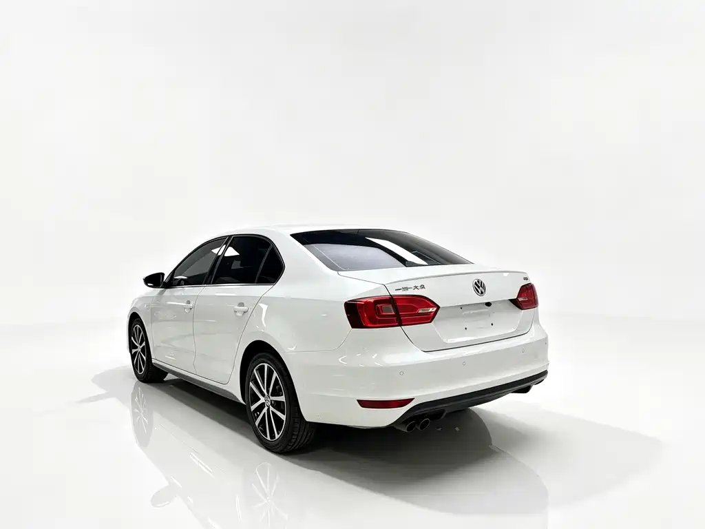 Volkswagen Sagitar 2014