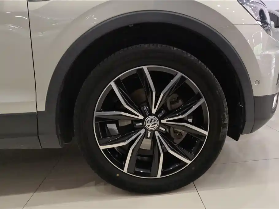 Volkswagen Tiguan L 2019 — фото 6