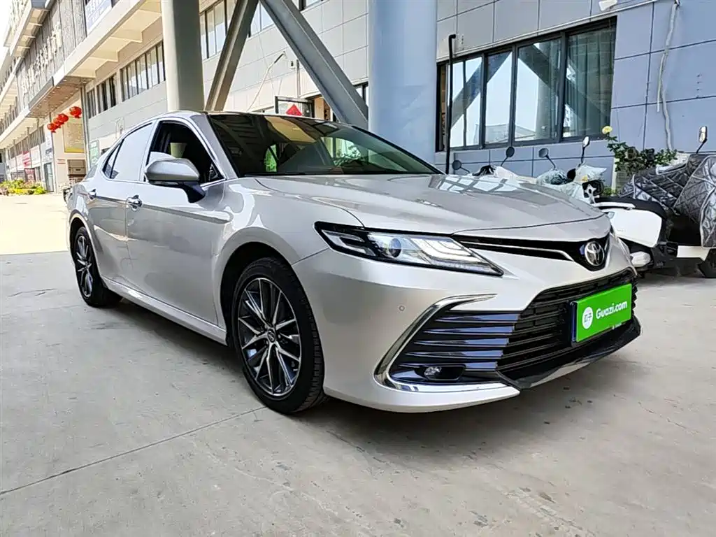 Toyota Camry 2022 — фото 4