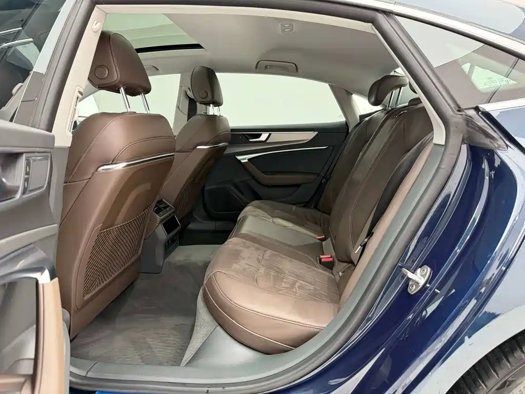 Audi A7L 2023 — фото 19