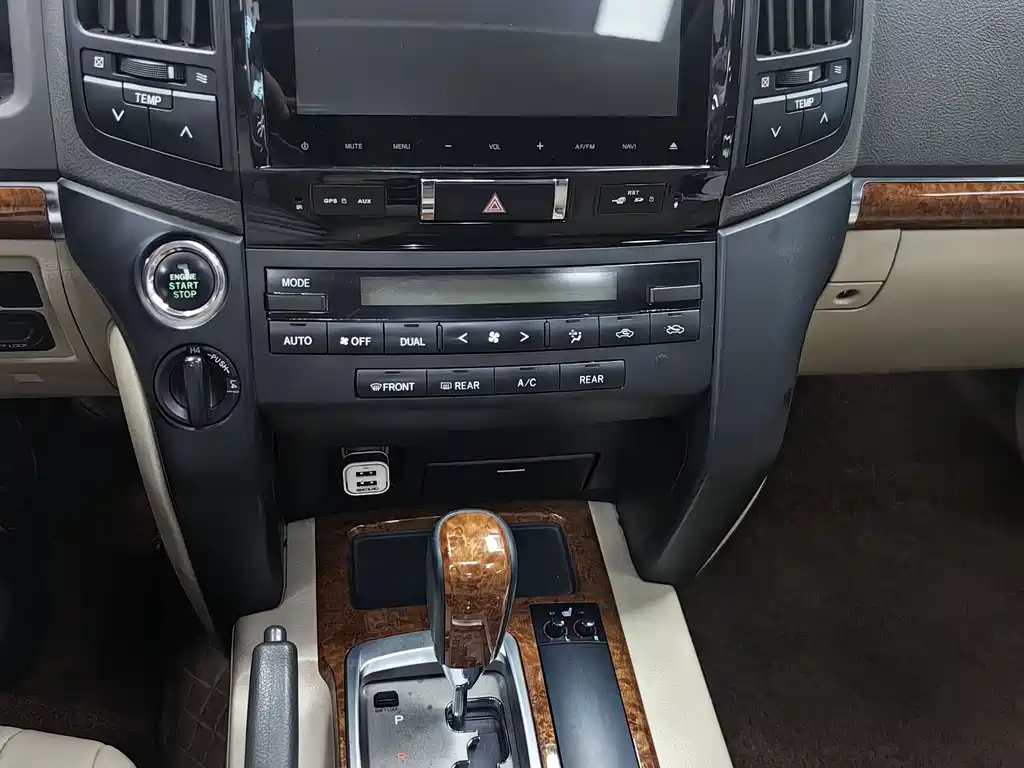 Toyota Land Cruiser 2015 — фото 14