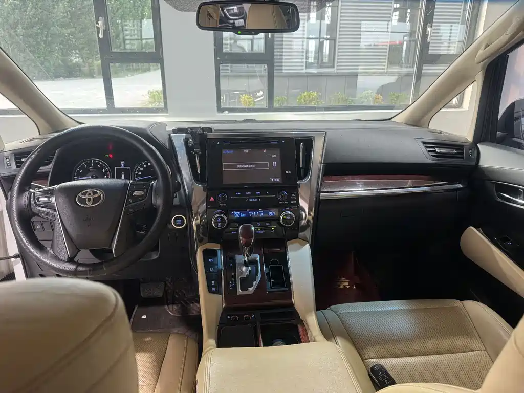 Toyota Alphard 2017 — фото 9