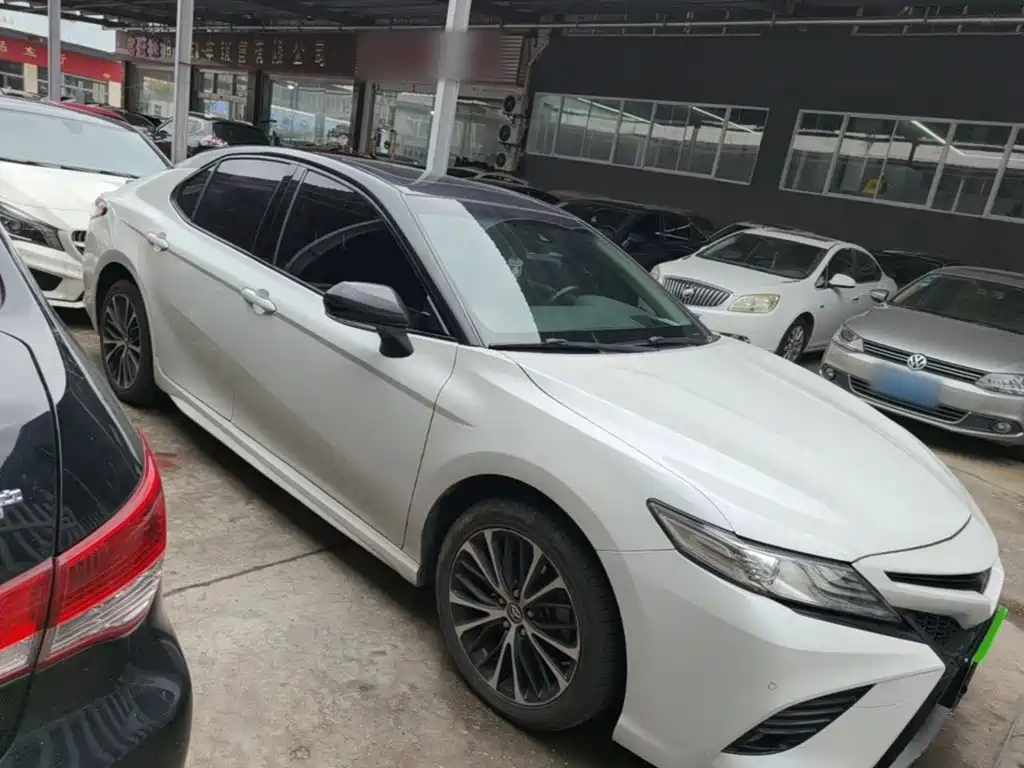 Toyota Camry 2019 — фото 4