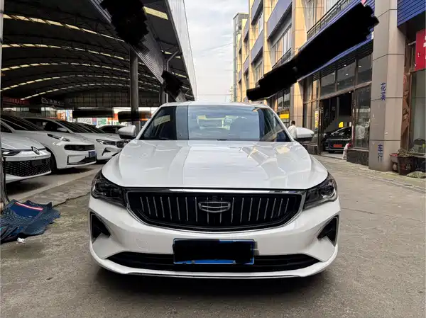 Geely Emgrand 2022