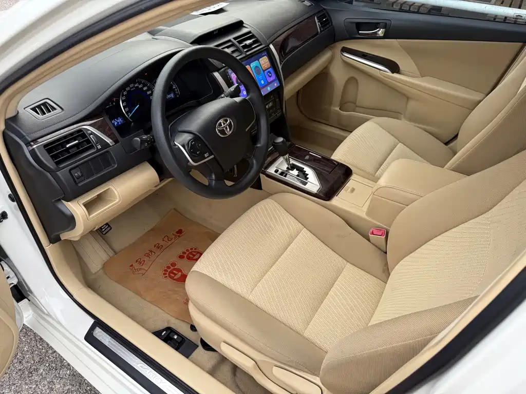 Toyota Camry 2015 — фото 4