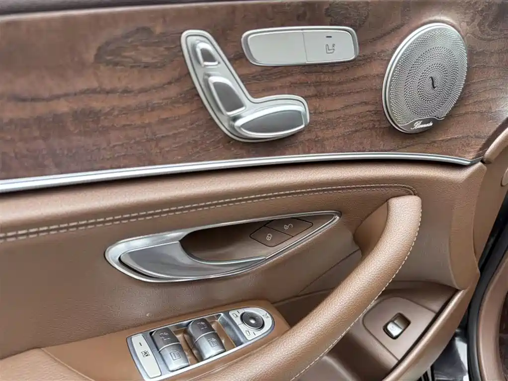 Mercedes-Benz E-Class 2022 — фото 19