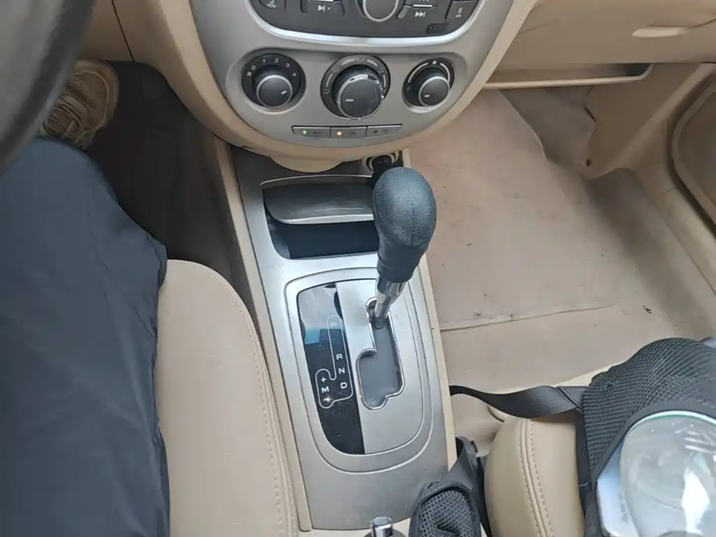 Buick Excelle 2015 — фото 14