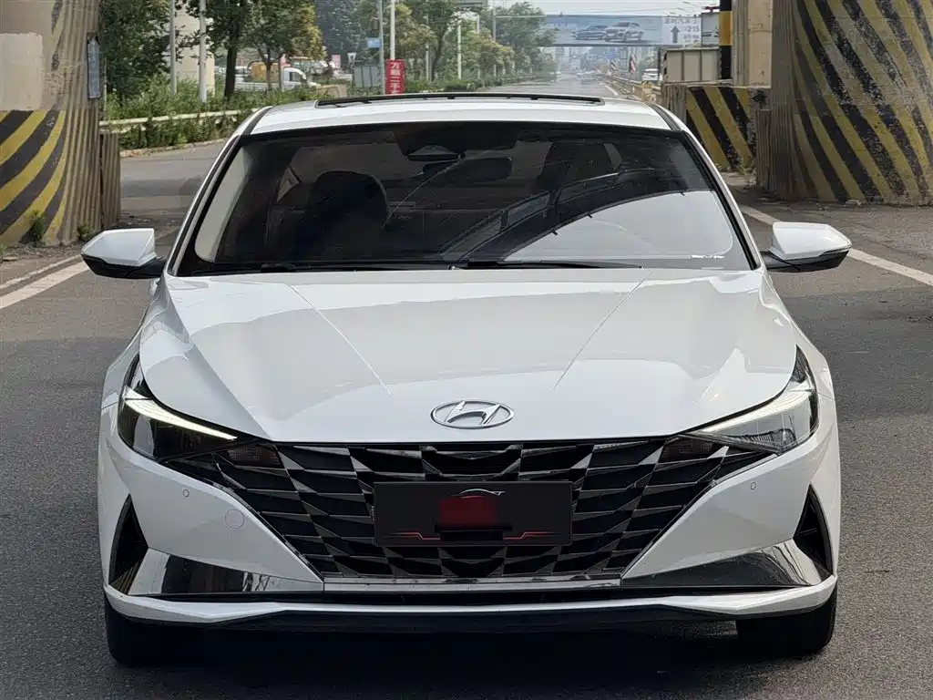 Hyundai Elantra 2022