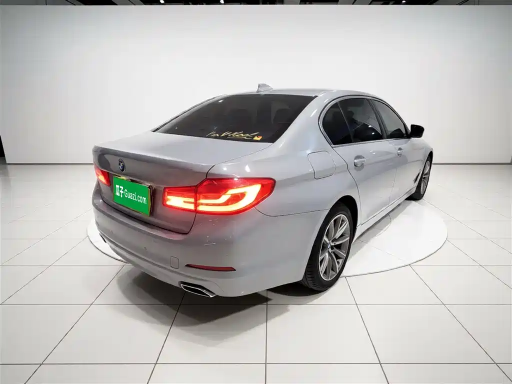 BMW 5 Series 2017 — фото 5