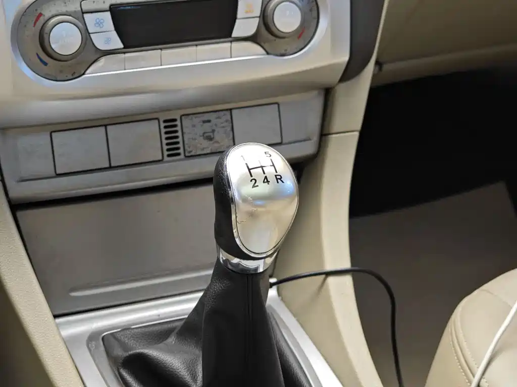 Ford Focus 2014 — фото 17