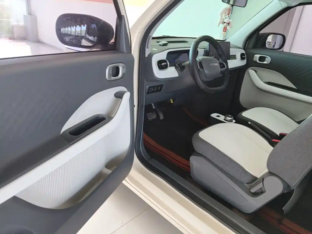 Geely Galaxy Panda 2025 — фото 16
