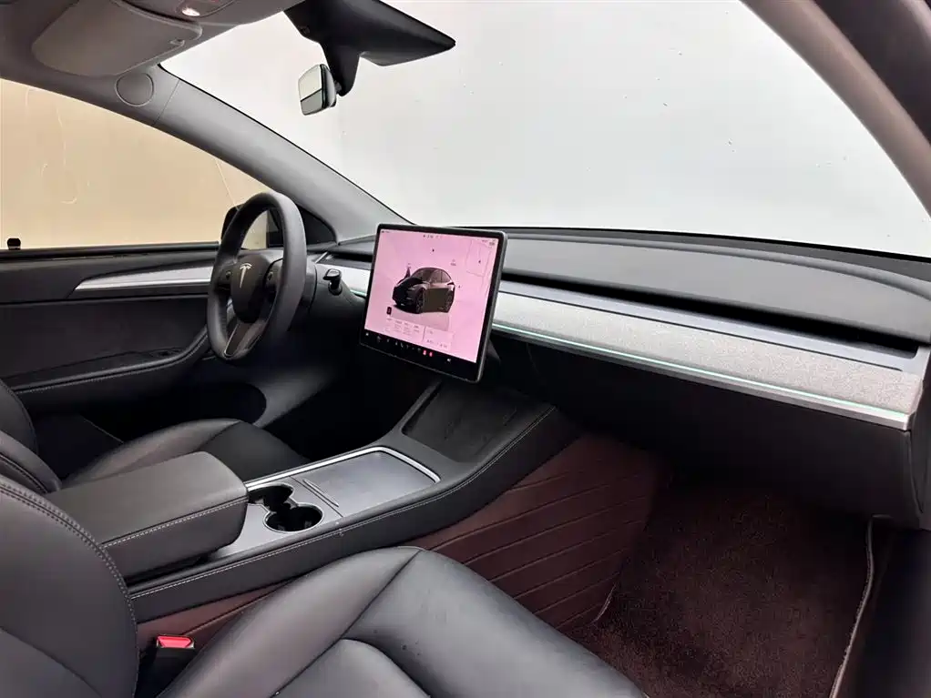 Tesla Model Y 2023 — фото 11