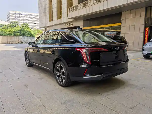 Hongqi E-QM5 2025