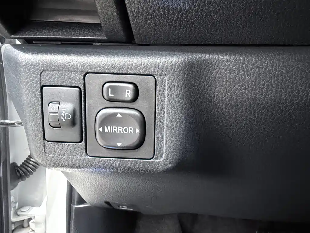 Toyota Yaris L 2022 — фото 13