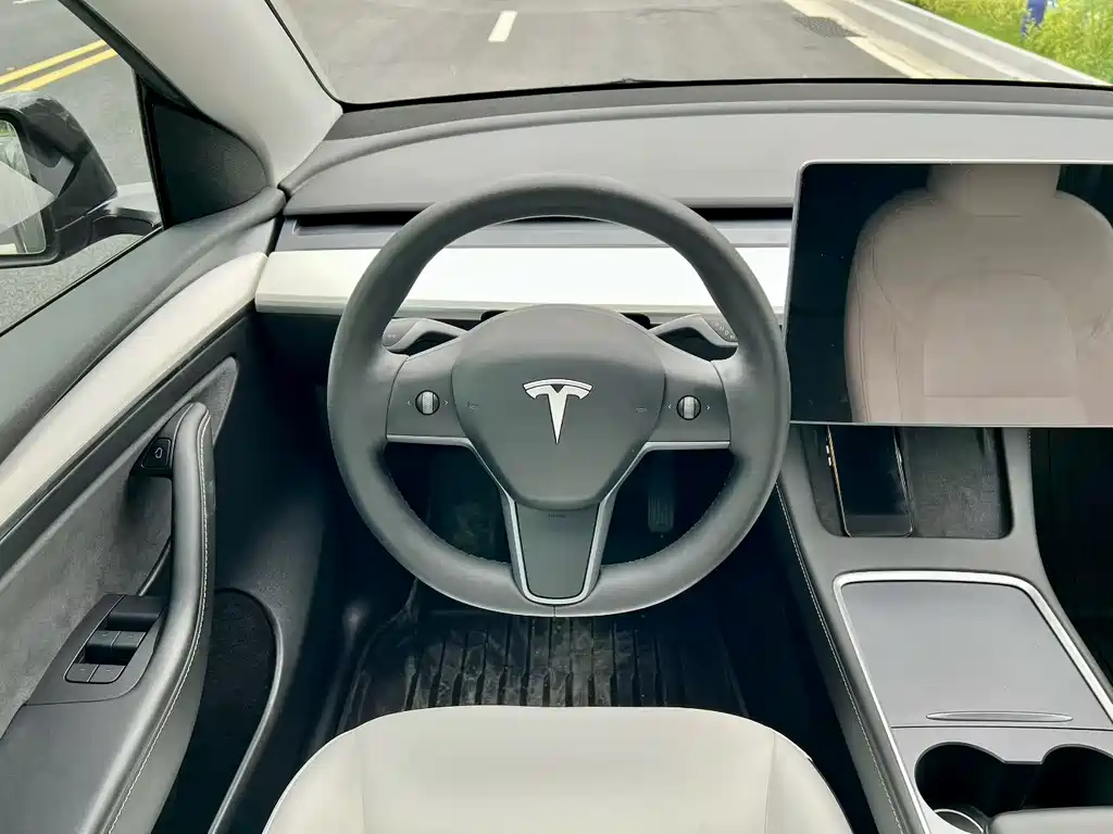Tesla Model Y 2023 — фото 9