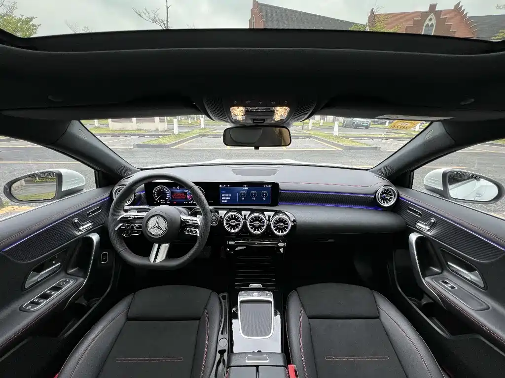 Mercedes-Benz A-Class 2024 — фото 7