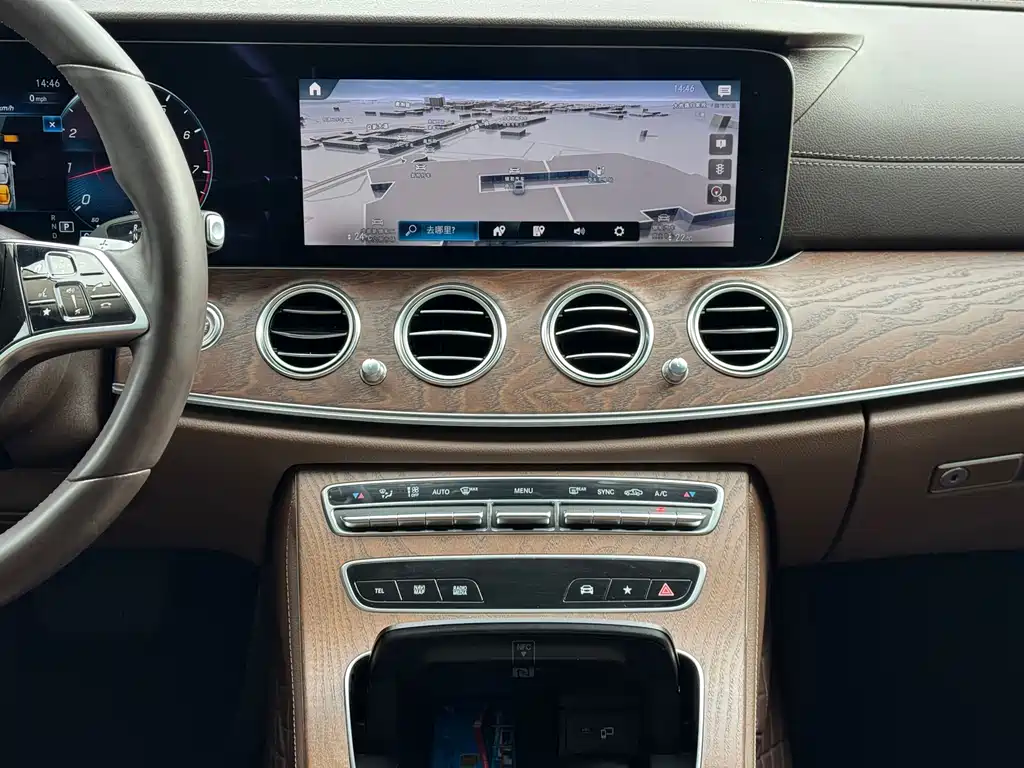 Mercedes-Benz E-Class 2022 — фото 11