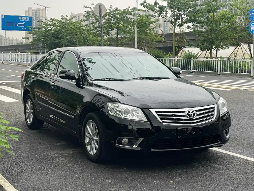 Toyota Camry 2010 — фото 4
