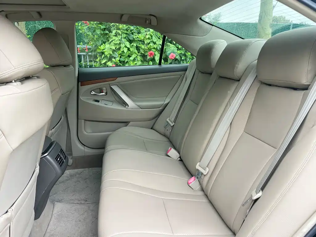 Toyota Camry 2010 — фото 17