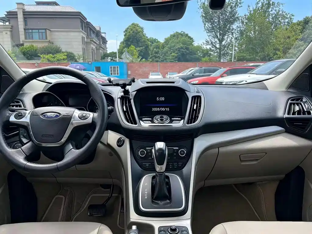 Ford Kuga 2015 — фото 11