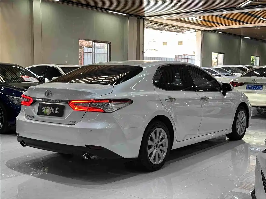 Toyota Camry 2020 — фото 10