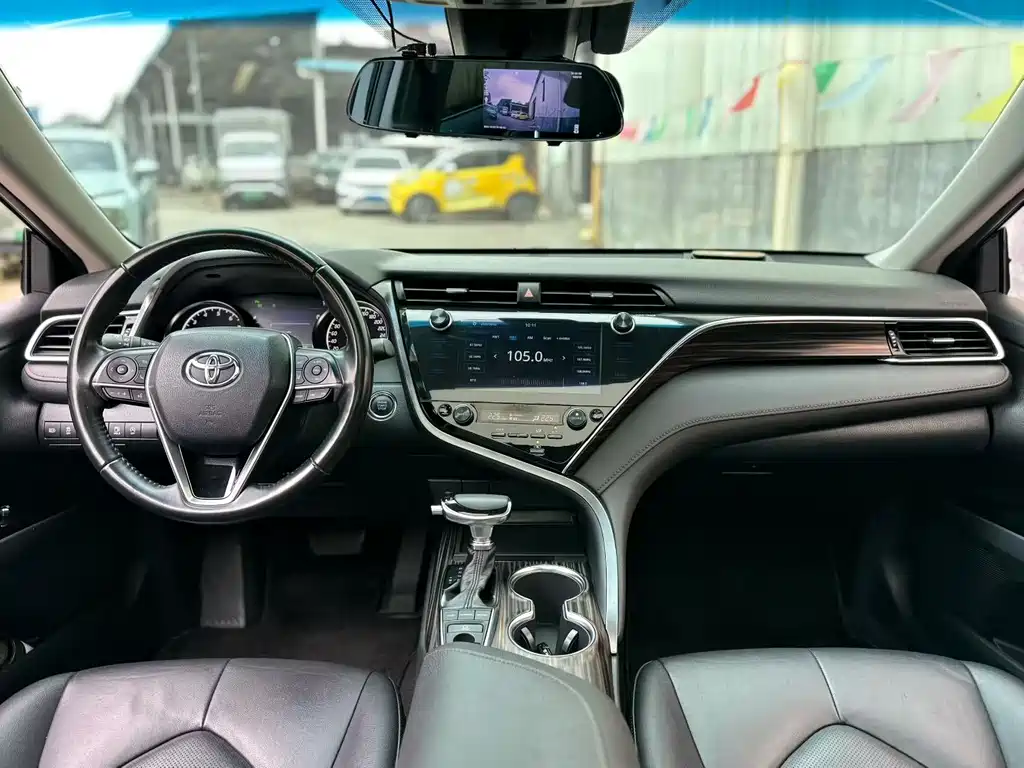 Toyota Camry 2019 — фото 8