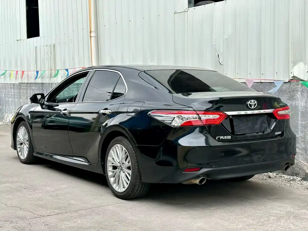 Toyota Camry 2019 — фото 3