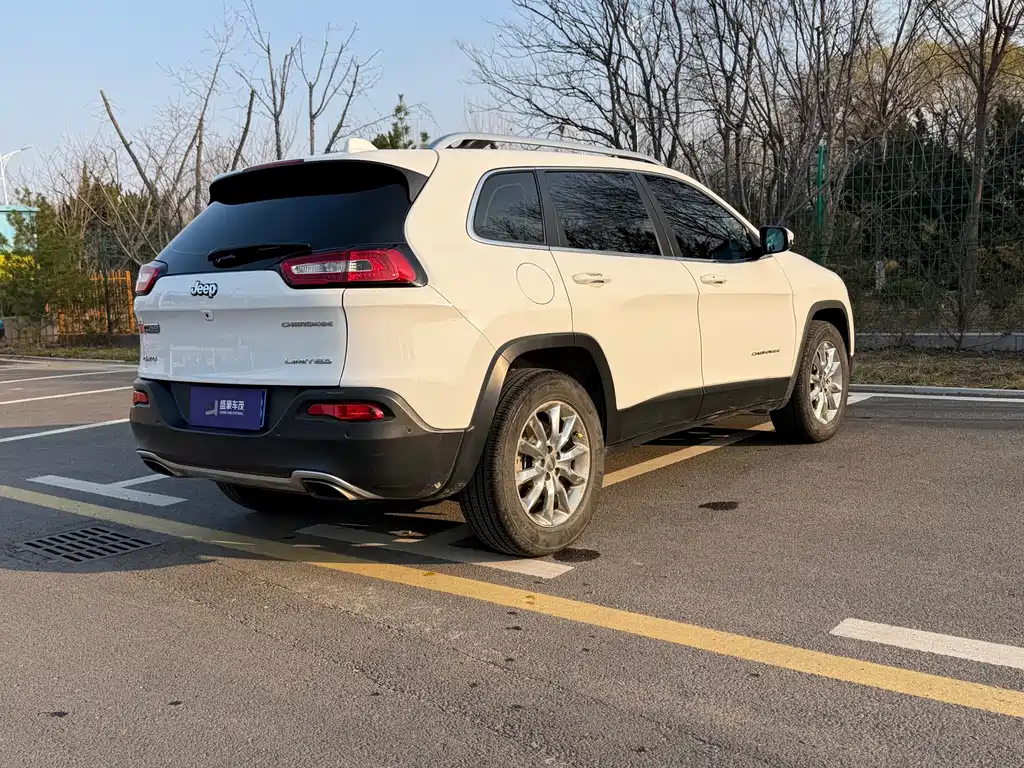 Jeep Cherokee 2016 — фото 13