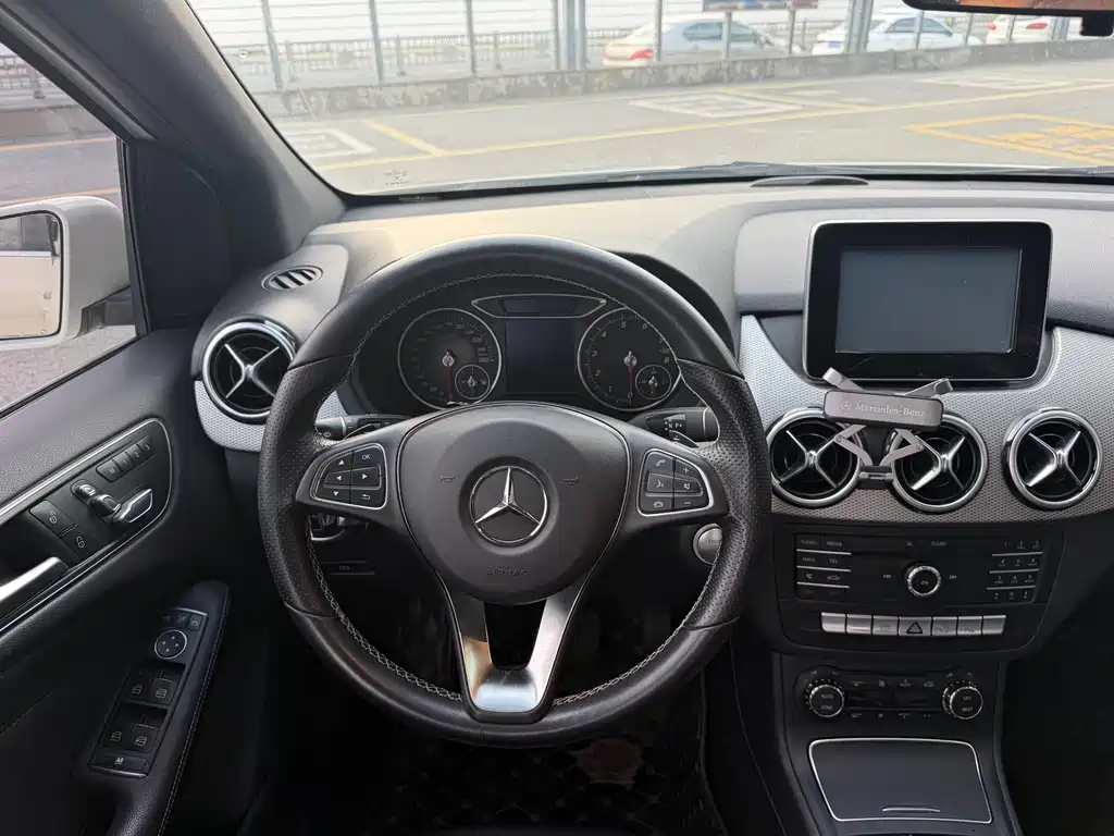 Mercedes-Benz B-Class 2016 — фото 18