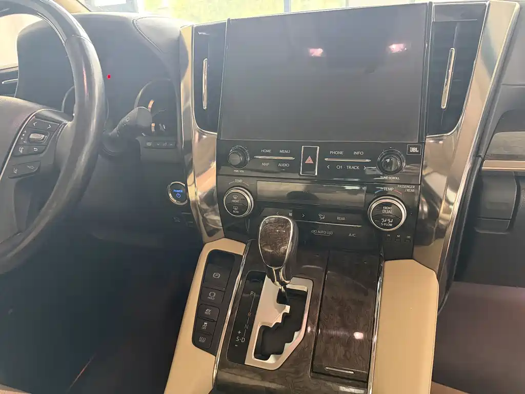 Toyota Vellfire 2021 — фото 13