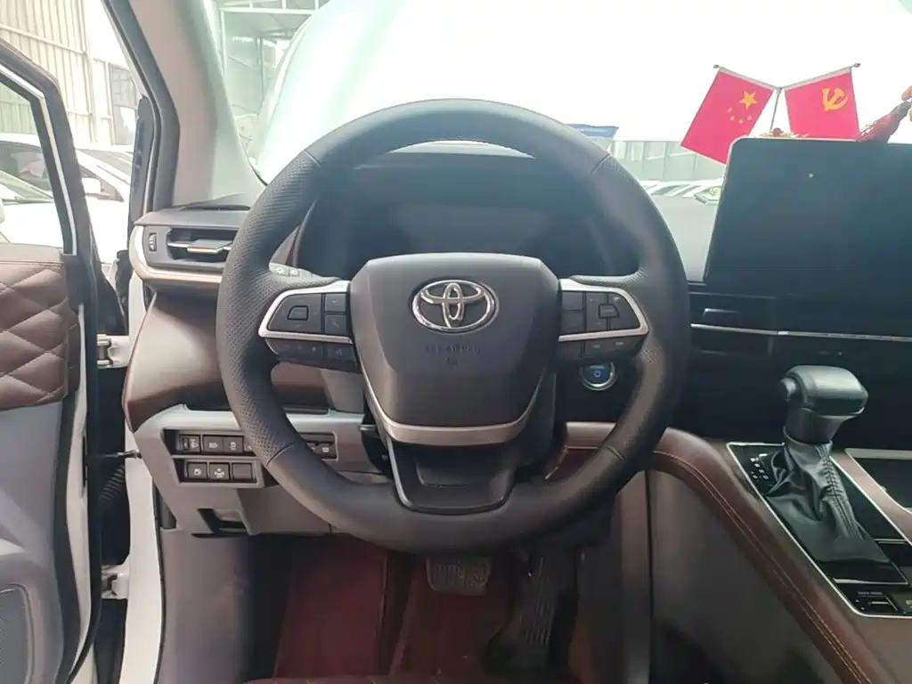 Toyota Granvia 2024