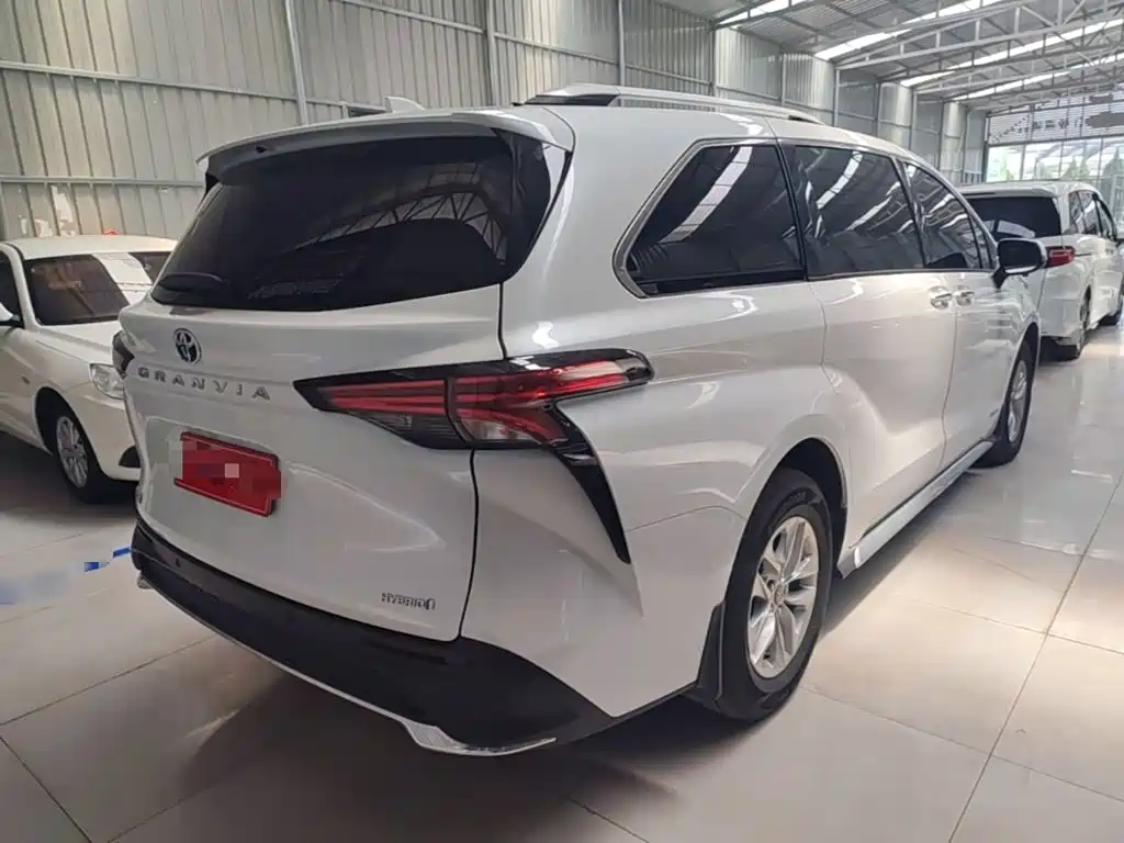 Toyota Granvia 2024